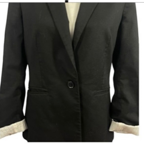 Mexx Jackets & Blazers - Mexx boyfriend one button blazer with roll up sleeves in white with black.
